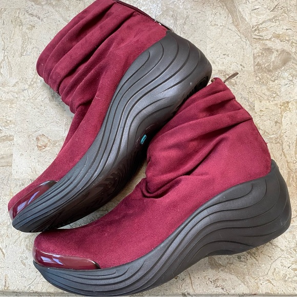 Breeze Ankle Boot Zizzle Casual Comfort Back Zip Cranberry Slouchy Size 8.5 M - Picture 2 of 8